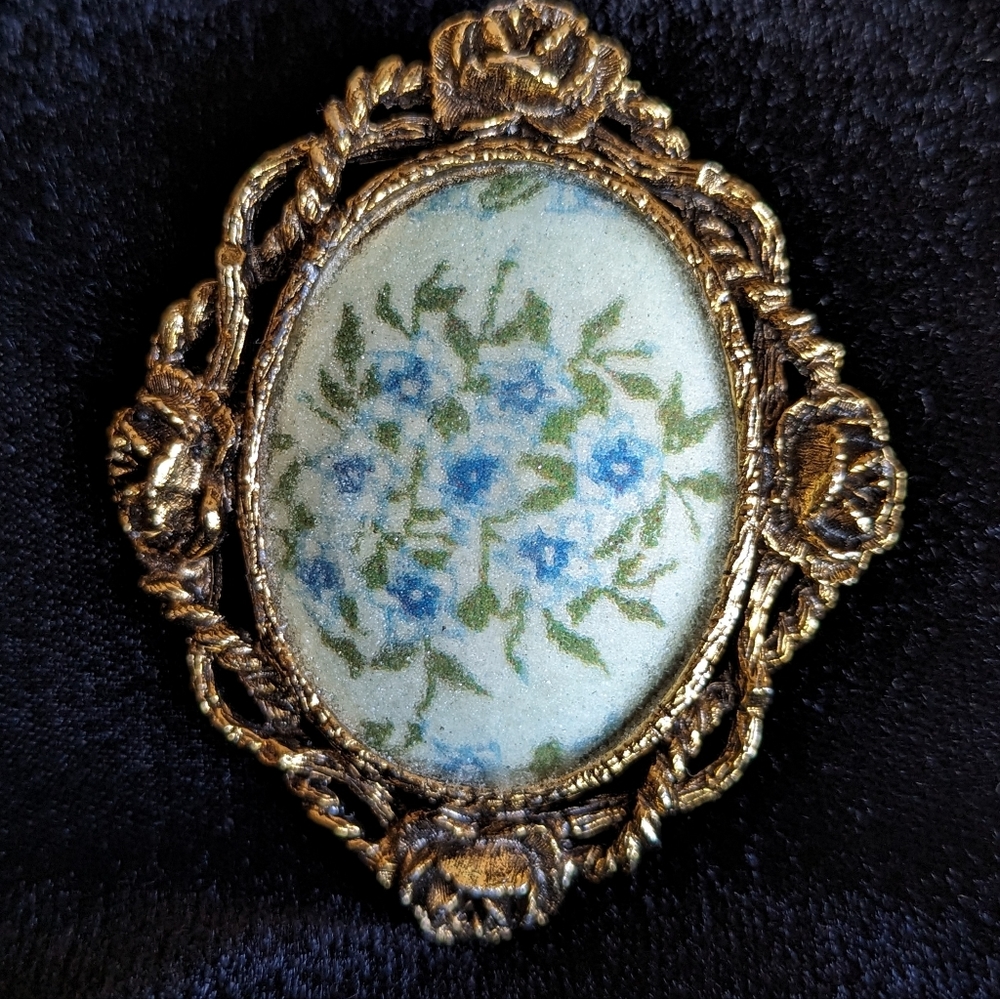 Oval Vintage Sugared Brooch/Pendant with Gold Tone and Green/Blue Floral Pattern